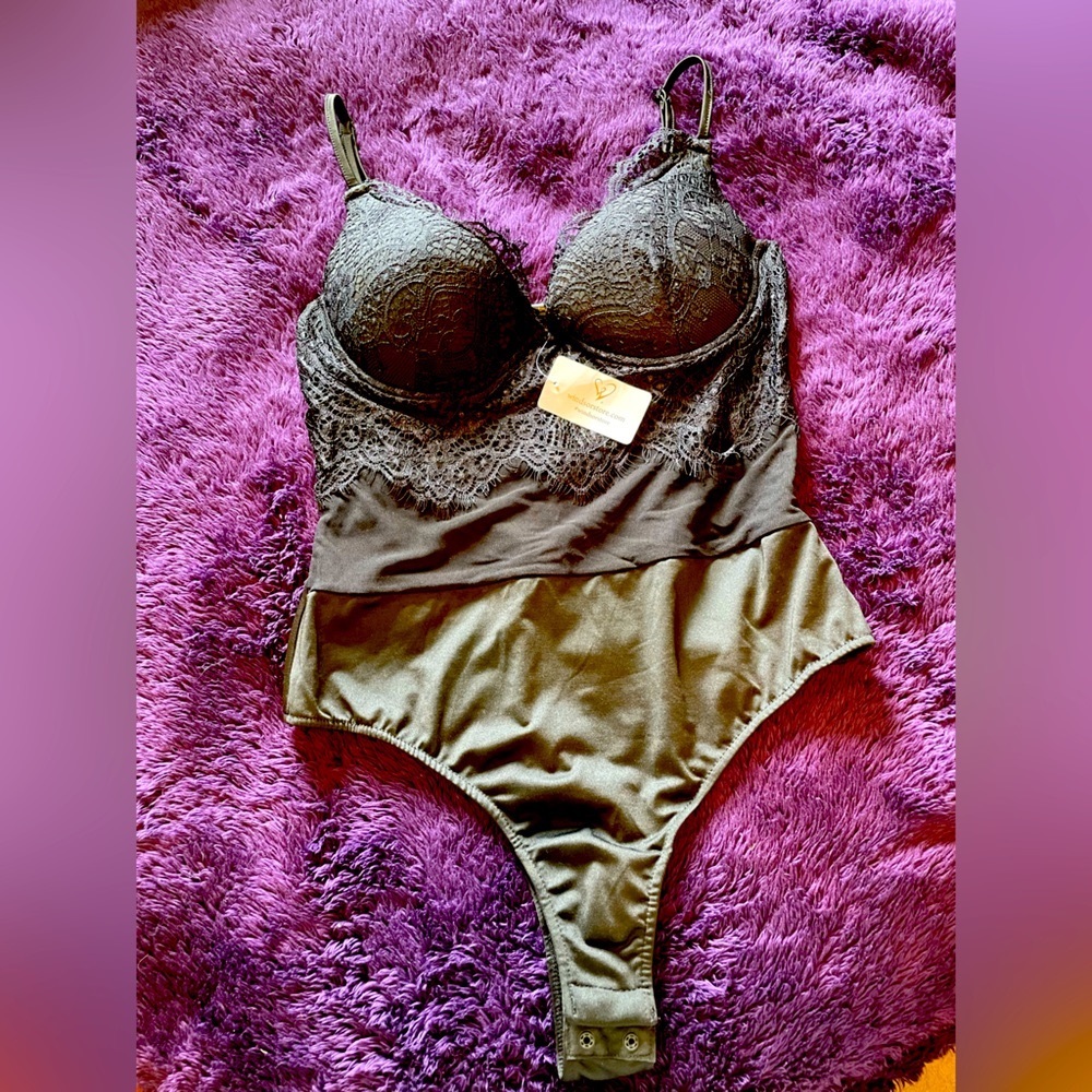 Women’s Windsor Lace Bodysuit Size Large